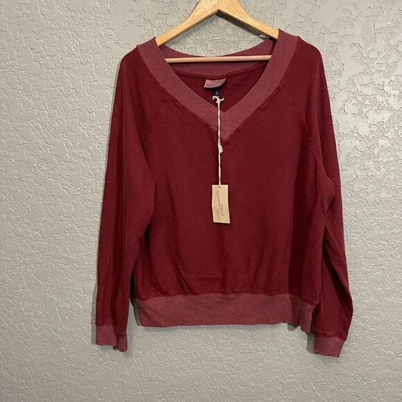 Universal Thread Lightweight LongSleeve Top - Picture 2 of 7